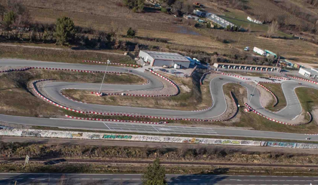 Découvrir le circuit de Karting de Brignoles Karting Loisirs BKL